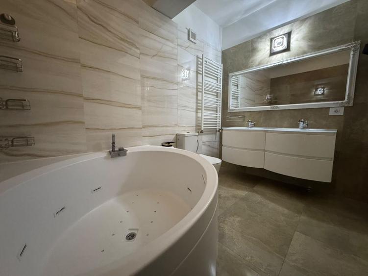 Apartament cu 3 camere semidecomandat în Băneasa