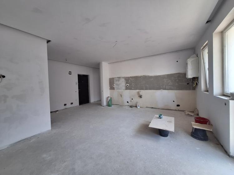 Apartament cu 3 camere semidecomandat în Florești — fotografia 2