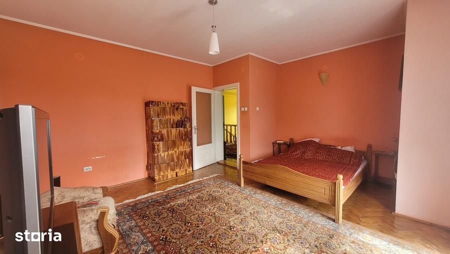 Casa solida ?i spa?ioasa in centrul ora?ului Livada - 6