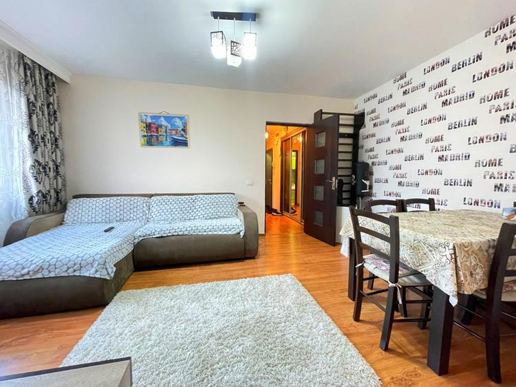 Apartament cu 3 camere nedecomandat, mobilat în Podu Roș