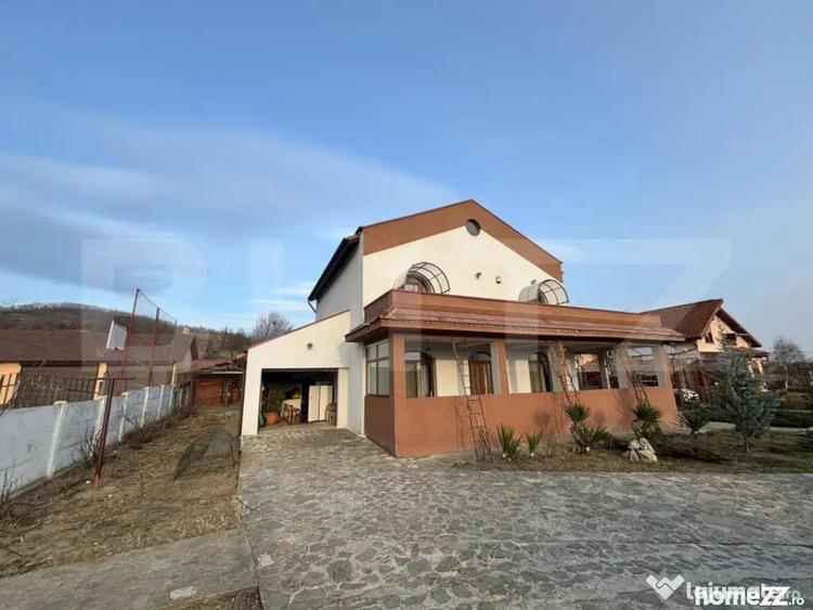 Casă cu 5 camere cu Teren 2300 Mp în Aninoasa