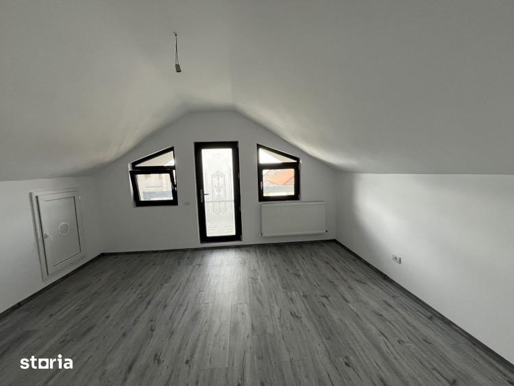 Casă cu 5 camere cu Teren 405 Mp în Valu lui Traian