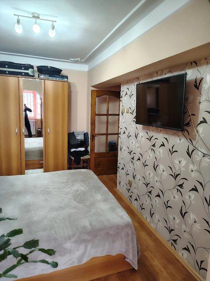 Apartament cu 3 camere decomandat în Est