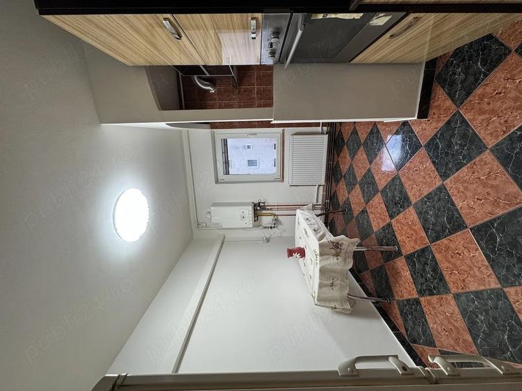 Apartament cu 3 camere decomandat în Exterior Vest
