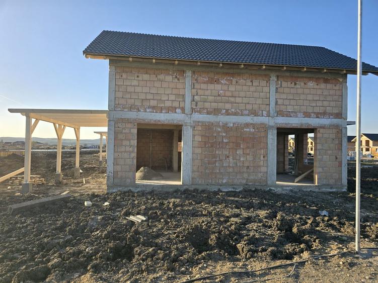 Casă individuală cu 4 camere cu Canalizare în Sângeorgiu de Mureș