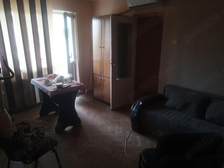 Apartament cu 4 camere semidecomandat în Dâmbovița
