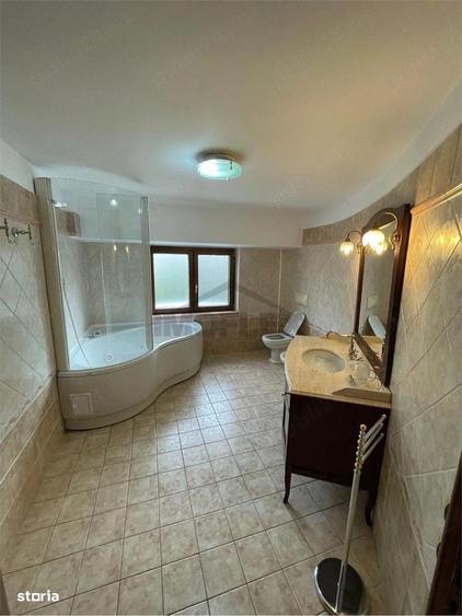 Apartament cu 3 camere în Decebal