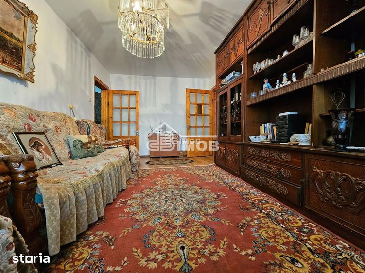 Apartament cu 3 camere semidecomandat în Micro 5