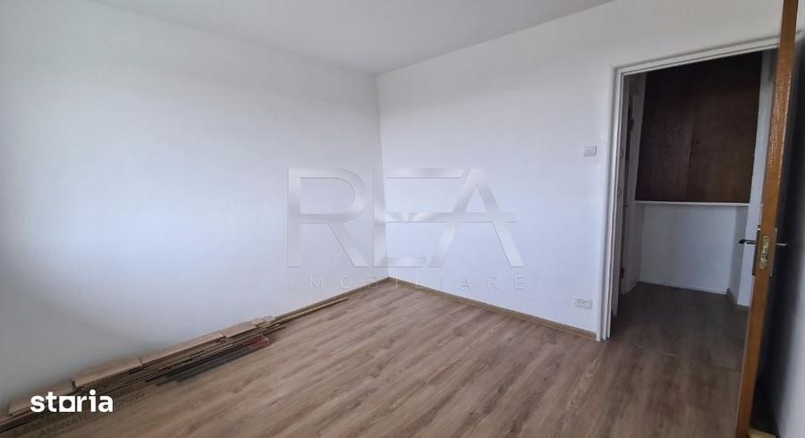 Apartament cu 3 camere decomandat în Drumul Taberei