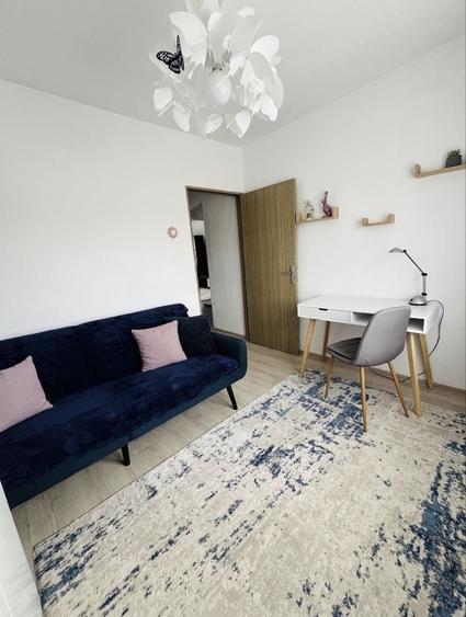 Apartament cu 3 camere decomandat în Petros