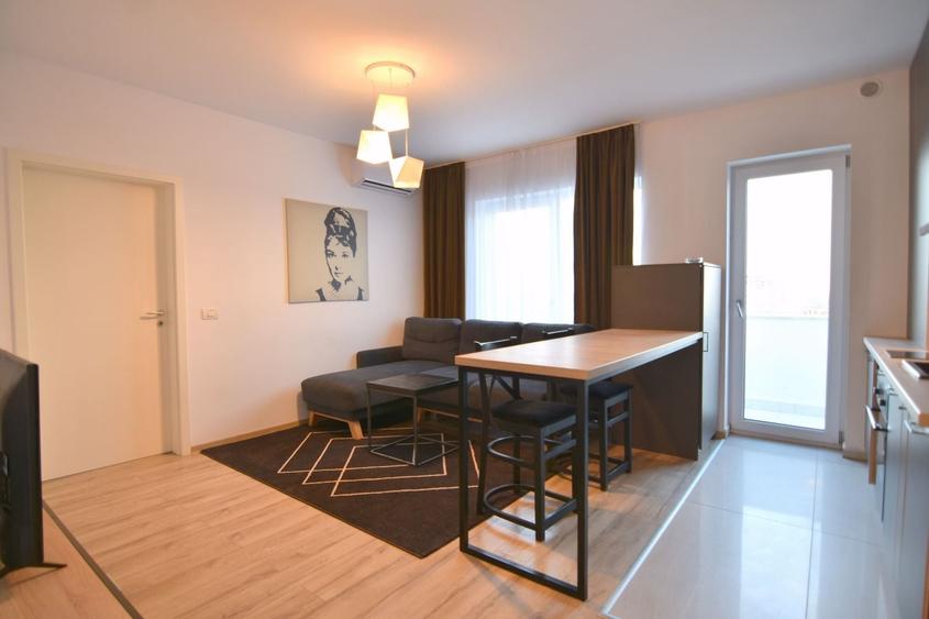 Apartament cu 3 camere semidecomandat, mobilat în Aradului