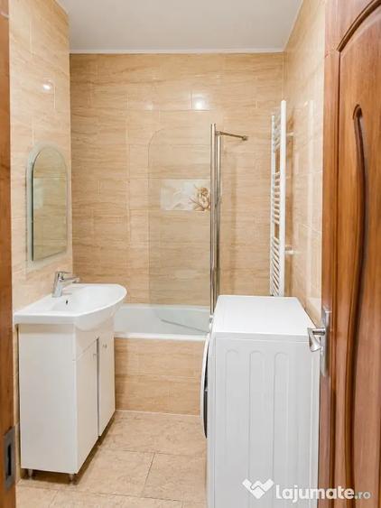 Apartament cu 3 camere semidecomandat în Boldești