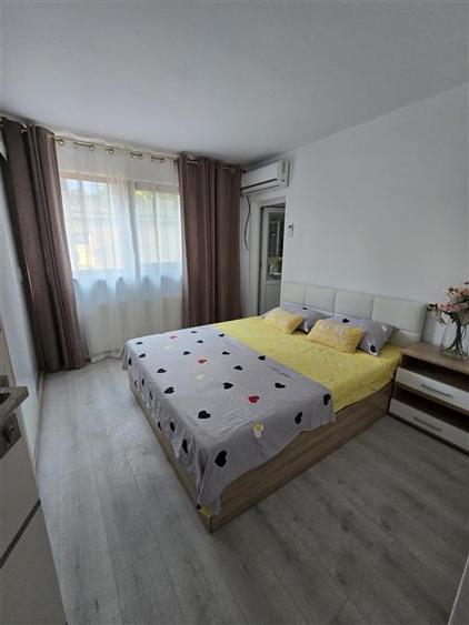 Casă individuală cu 10 camere cu Canalizare în Central