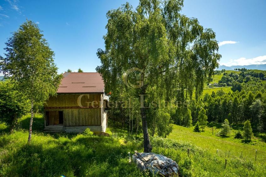 Casă individuală cu 4 camere cu Canalizare în Moieciu de Jos