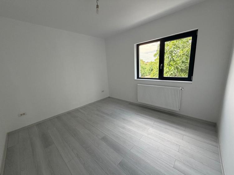 Duplex cu 7 camere cu Canalizare în Popești-Leordeni