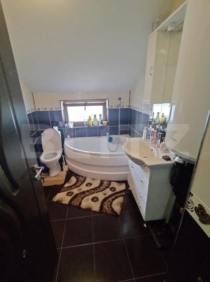 Casă individuală cu 5 camere cu Garaj în Malu Mare