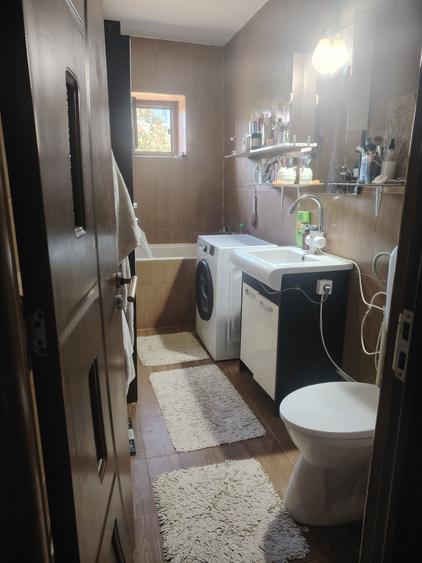 Apartament cu 4 camere semidecomandat în Central