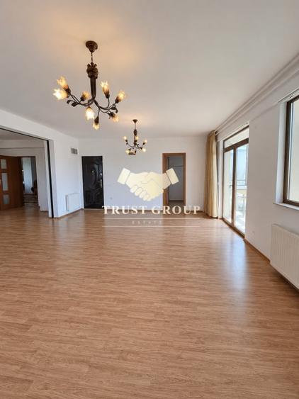 Apartament cu 5 camere decomandat în Arcul de Triumf
