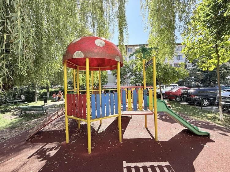 Apartament cu 2 camere semidecomandat, mobilat în Central