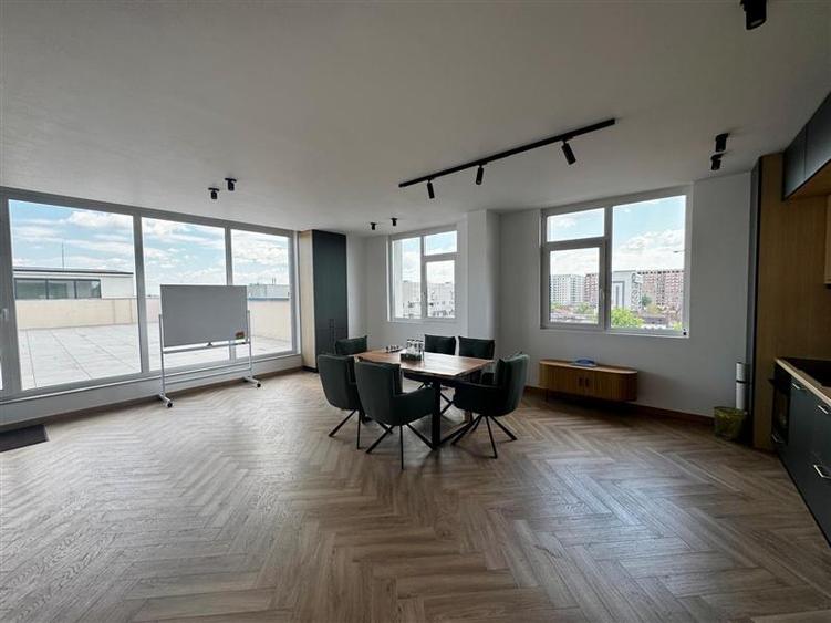 Penthouse cu 3 camere decomandat în Viilor