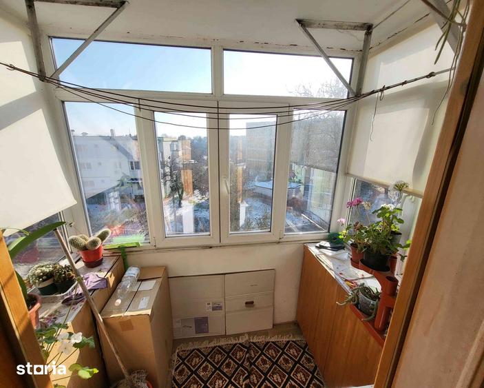 Apartament cu 3 camere semidecomandat în Letea