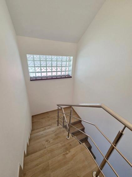Duplex cu 5 camere cu Canalizare în Theodor Pallady