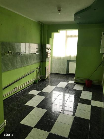 Apartament cu 4 camere în Micro 18