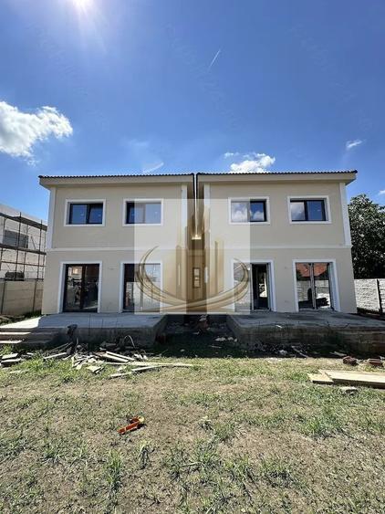 Duplex cu 4 camere cu Canalizare în Săcălaz