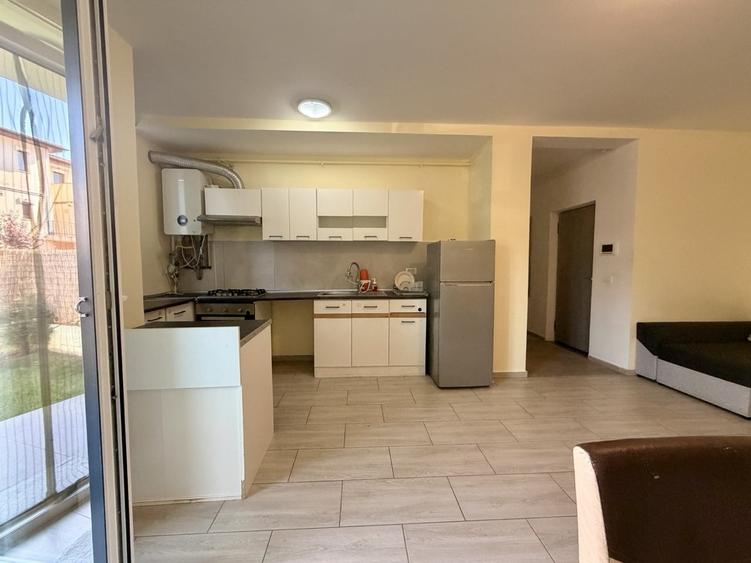 Apartament cu 3 camere decomandat, mobilat în Dumbrăvița