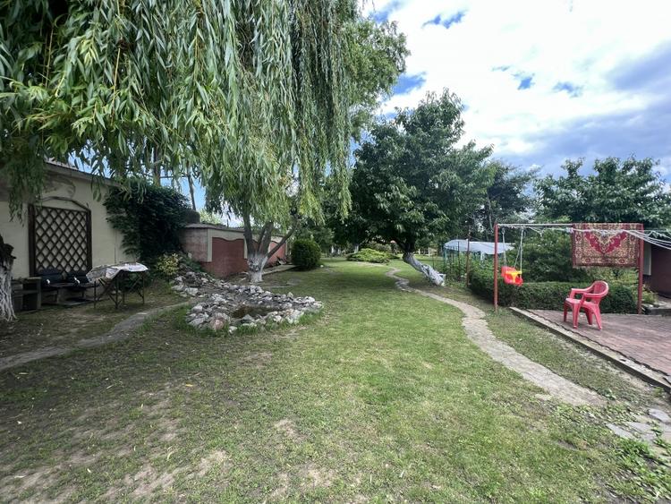 Casă individuală cu 6 camere cu Canalizare în Ariceștii Rahtivani