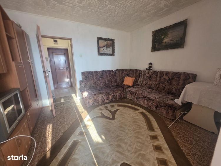 Apartament cu 2 camere decomandat în Tractorul