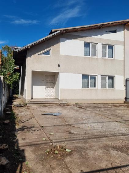 Casă individuală cu 6 camere cu Teren 586 Mp în Mogoșoaia