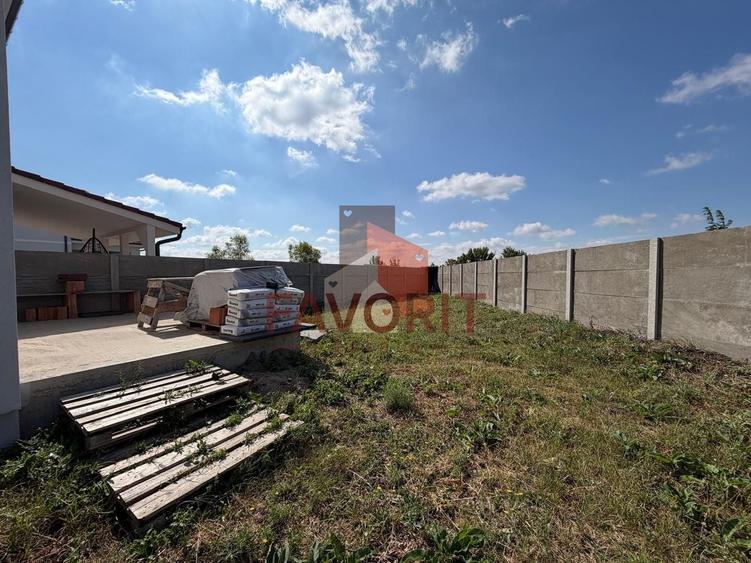 Duplex cu 3 camere cu Canalizare în Sânandrei