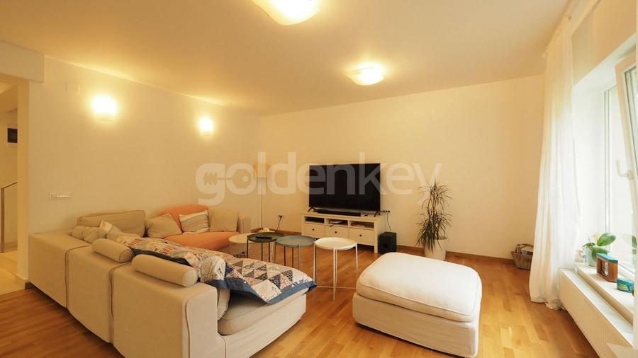 Duplex cu 6 camere cu Canalizare în Iancu Nicolae
