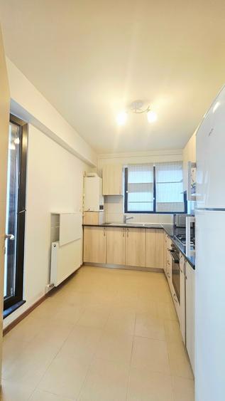 Apartament cu 3 camere semidecomandat în Străulești