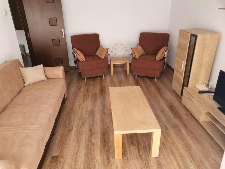Apartament cu 2 camere decomandat, mobilat în Casa de Cultură
