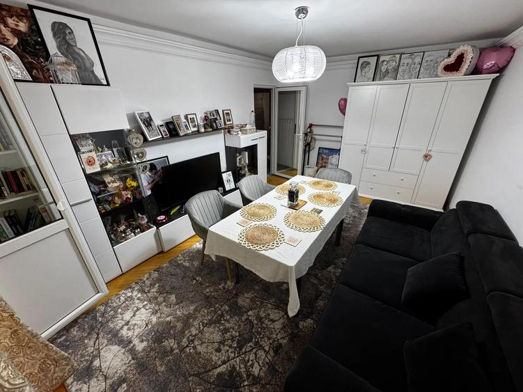Apartament cu 4 camere decomandat în Cug