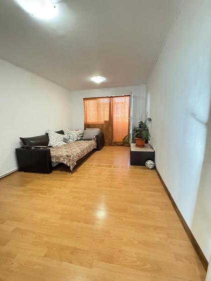 Apartament cu 3 camere decomandat în Alexandru cel Bun