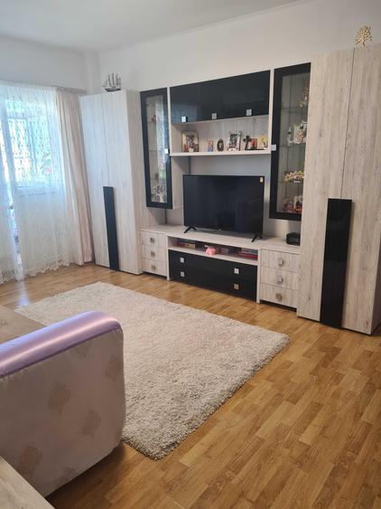Apartament cu 2 camere semidecomandat în Rahova