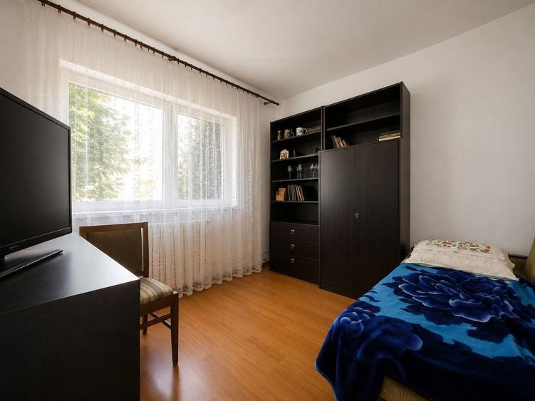 Apartament cu 4 camere decomandat, mobilat în Coiciu