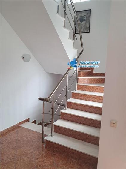 Casă cu 6 camere cu Garaj în Trivale
