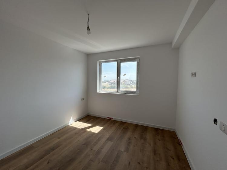 Duplex cu 4 camere cu Canalizare în Central