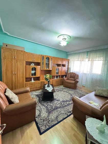 Apartament cu 3 camere decomandat în Dacia
