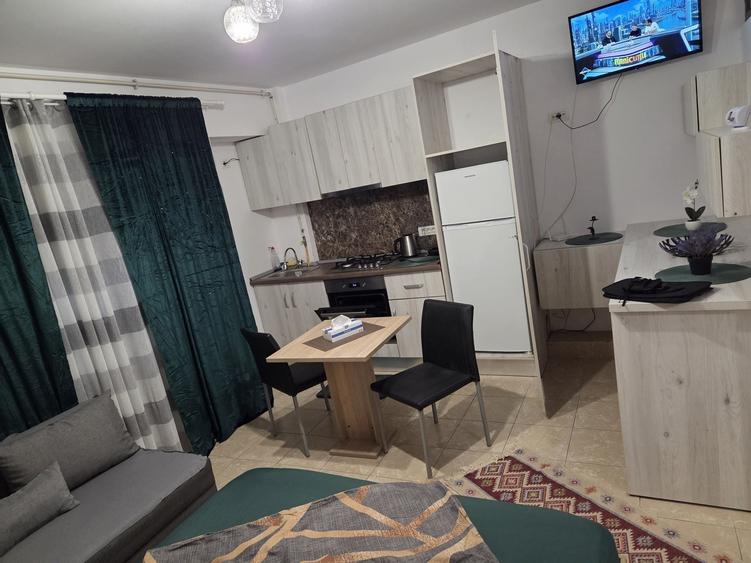 Apartament cu 20 camere semidecomandat în Universitate