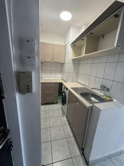 Garsonieră decomandată în Costin Georgian