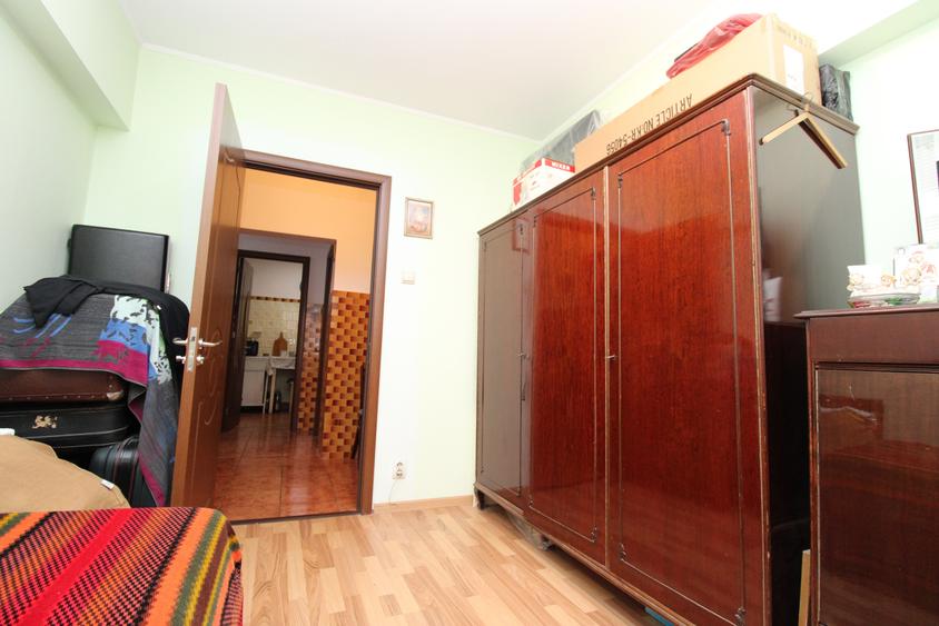 Apartament cu 3 camere decomandat în Drumul Taberei