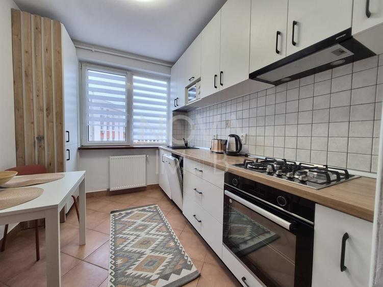 Apartament cu 3 camere decomandat în Central