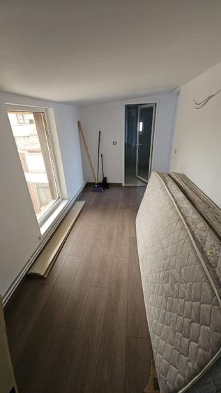 Casă individuală cu 5 camere cu Canalizare în Central