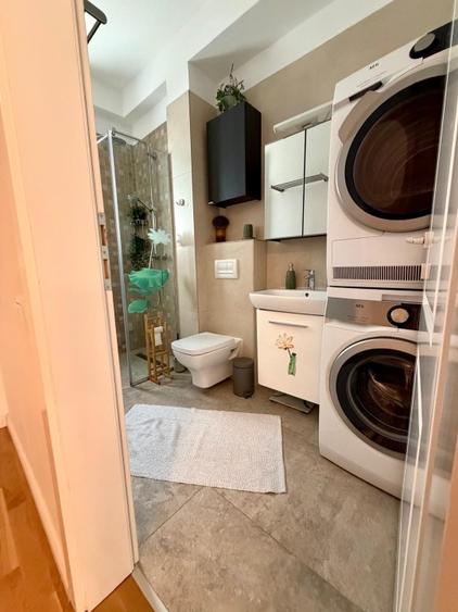 Apartament cu 3 camere semidecomandat, mobilat în Unirii