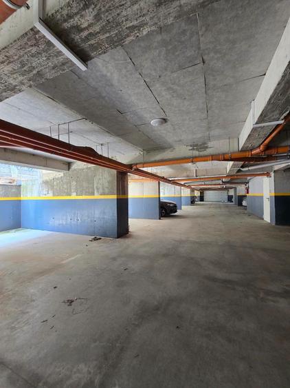 Apartament cu 4 camere decomandat în Dobroești